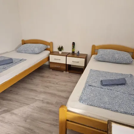 Visit Dreznica אכסניה