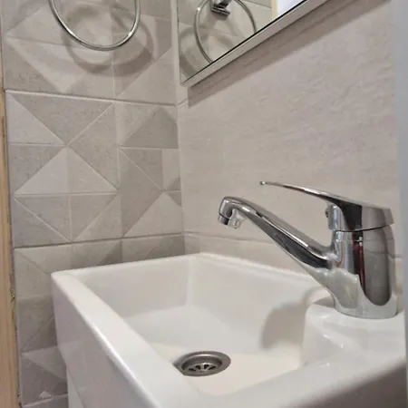 Visit Dreznica بيت خشبي *