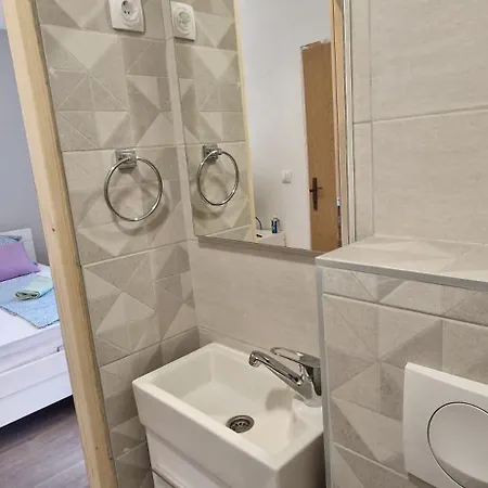 Visit Dreznica بيت خشبي